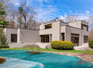 16 Davis Dr, Armonk, NY 10504