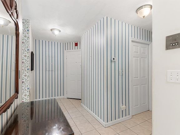 5th image of 661 Lowell St Unit 16