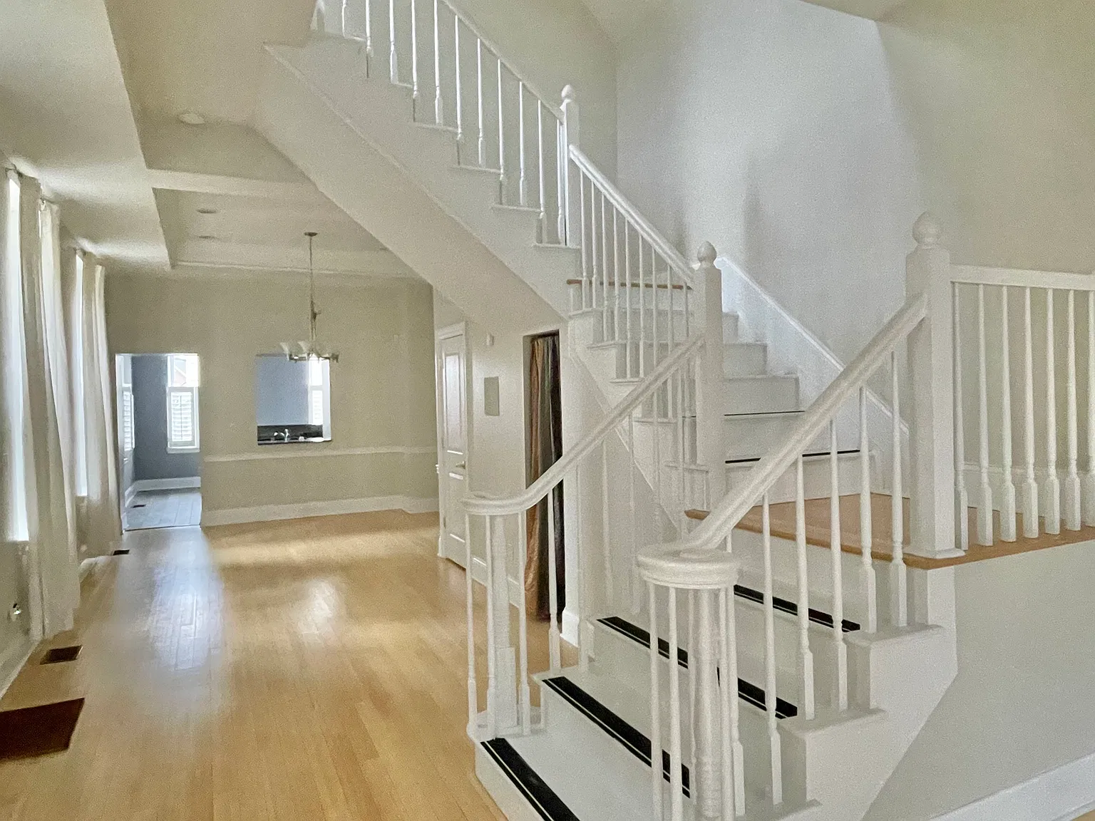 3 bed, 2.5 bath, 2592 sqft, $3,300 — Photo 4