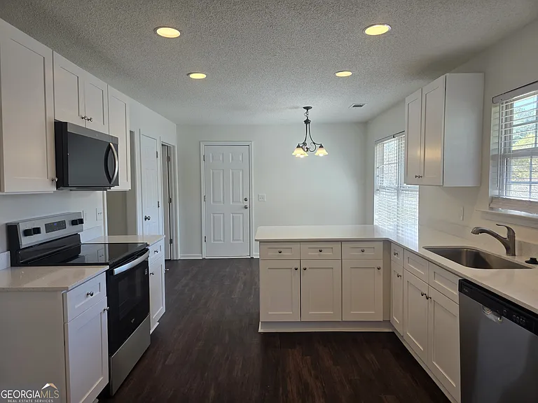 434 Roberts Way — Photo 6