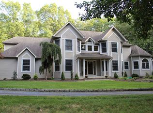8 Alexandria Dr, Succasunna, NJ 07876