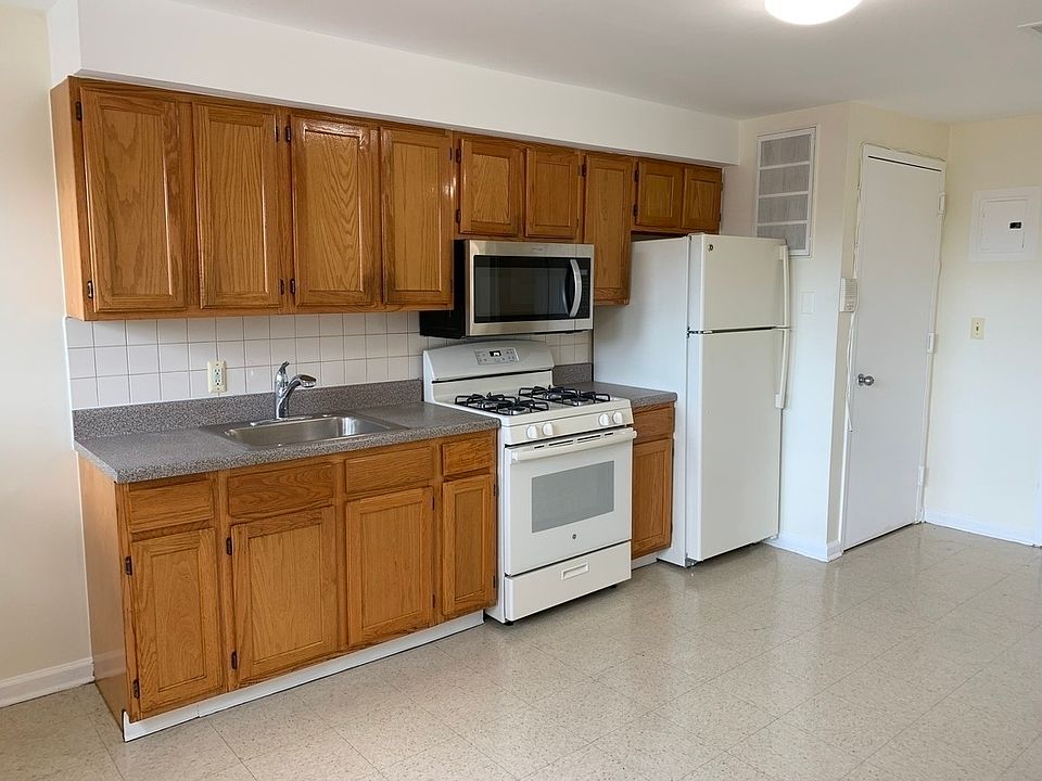1st image of 1665 Bedford Ave #3F