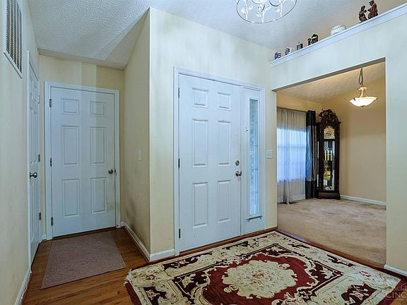 4th image of 728 Sonya Ct