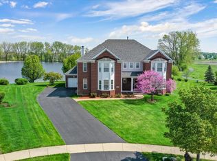 2473 Moutray Ln, North Aurora, IL 60542