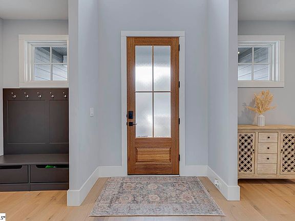 3rd image of 24 Hawkins Rd