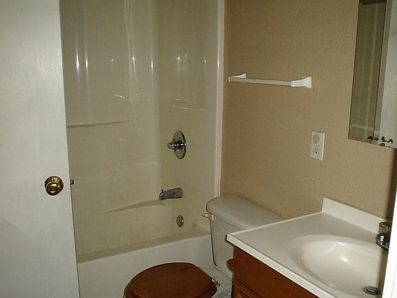 5th image of 2409 Benton St