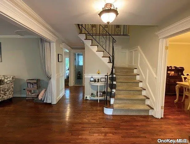 4 bed, 2.5 bath, 2300 sqft, $5,900 — Photo 2