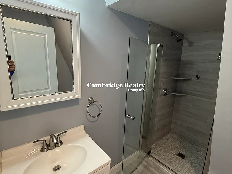 91 Munroe St #3R — Photo 4
