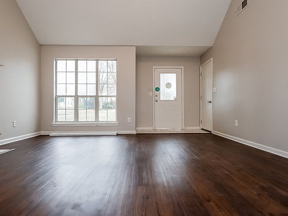 5th image of 627 Beaver Run Trce