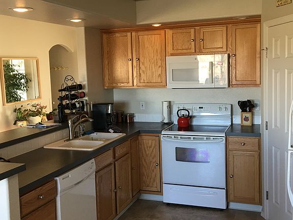 5th image of 20202 Colebrook Ave