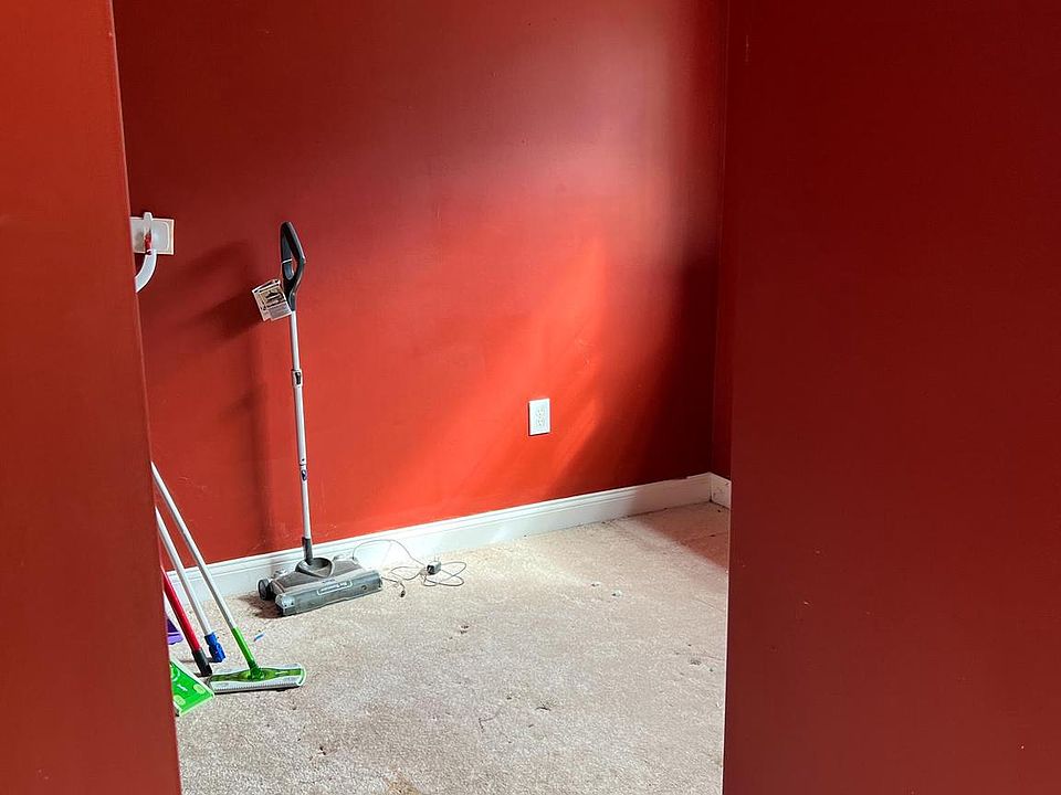 2nd image of 1704 Valley Dr