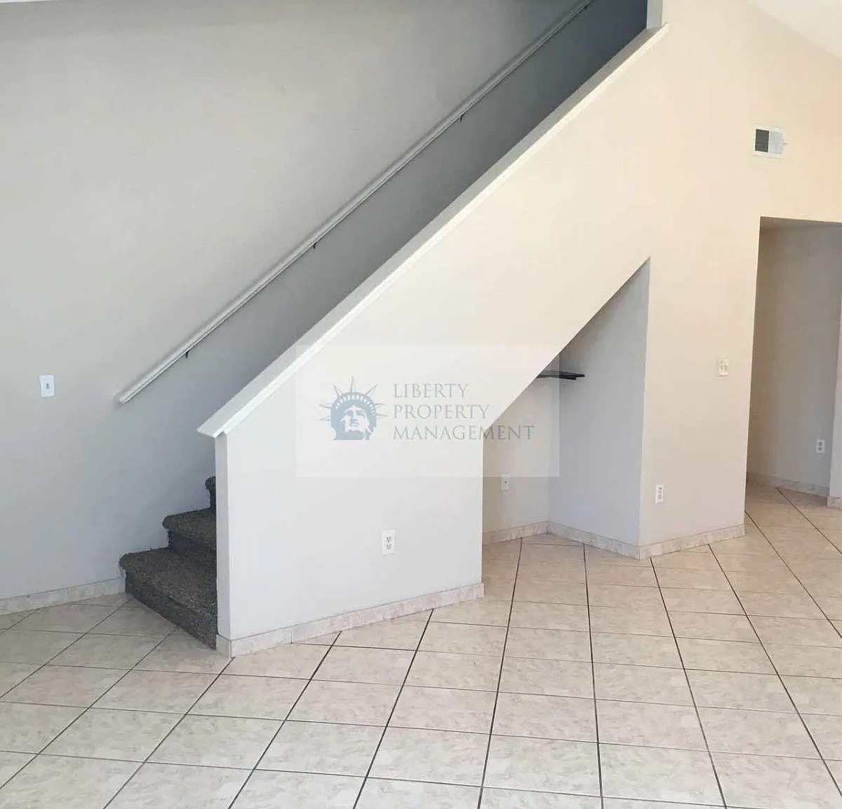 3 bed, 2.5 bath, 1789 sqft, $2,495 — Photo 3