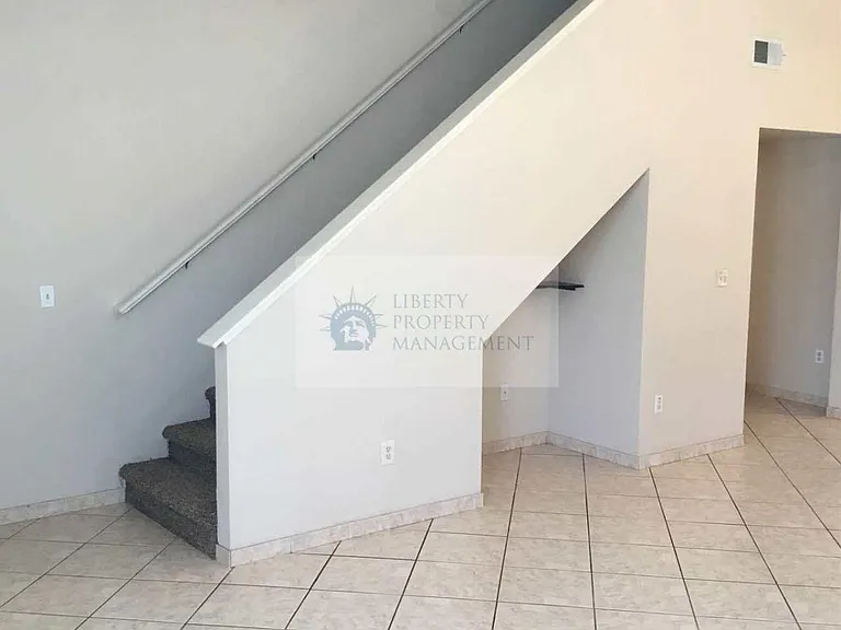 2413 Country Manor Dr — Photo 3