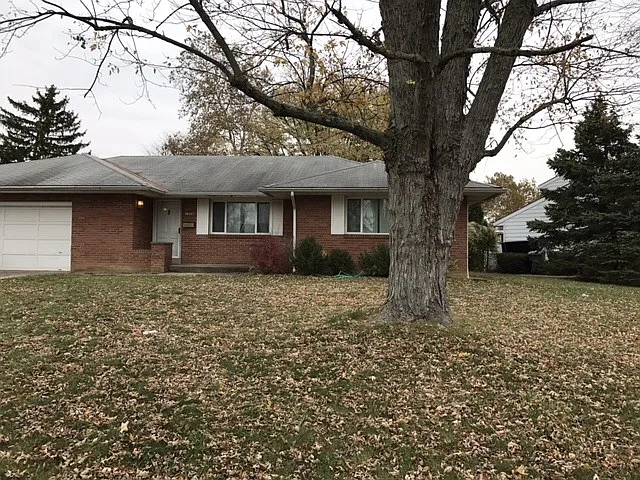 1304 Bellflower Ave photo 1