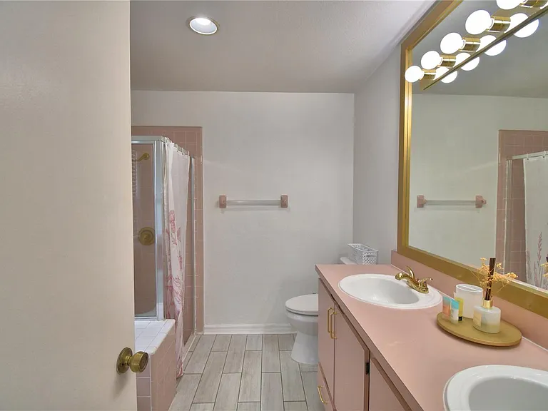 2935 Dickens Cir — Photo 9