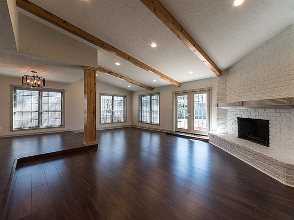 4th image of 615 King Oaks St