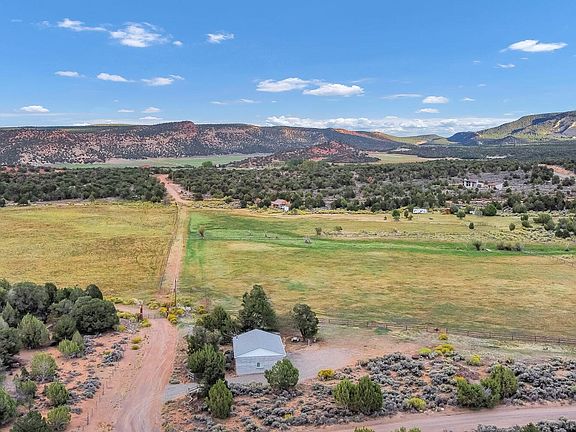2nd image of 713 W Eagle View Rnch