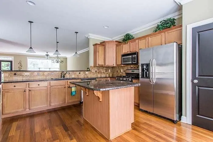 1800 Morning Star Ln — Photo 3