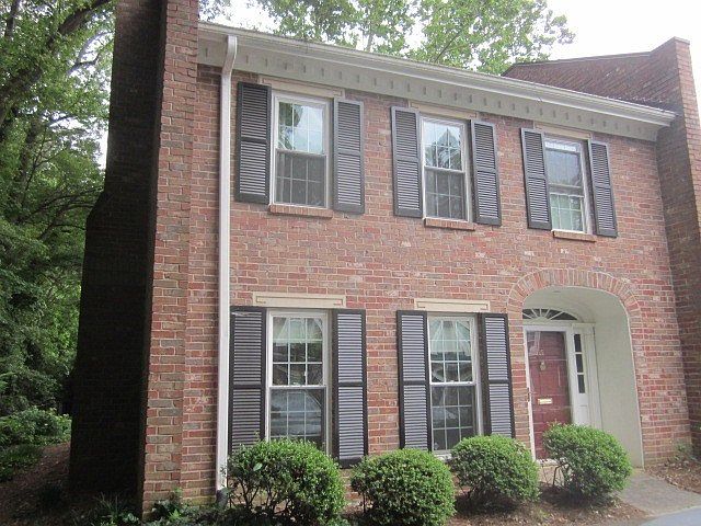 2nd image of 22 Independence Pl NW