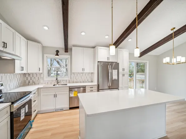 7080 Shawnee Ln, Chanhassen, MN 55317