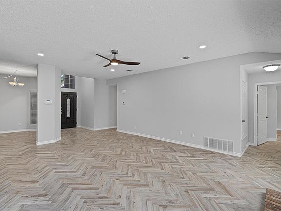 3rd image of 17828 Park Valley Dr