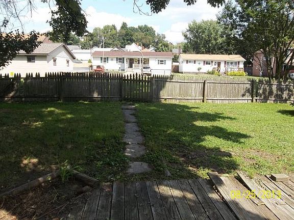 3rd image of 711 Water St