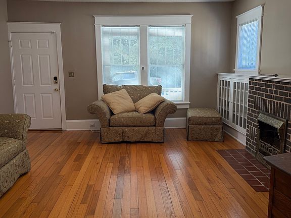 4th image of 125 18th St NE