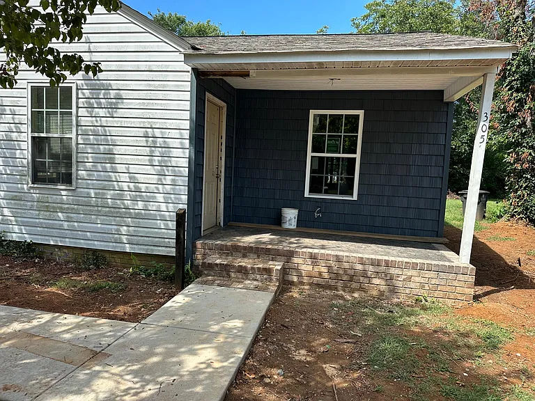 305 Leonford St — Photo 1