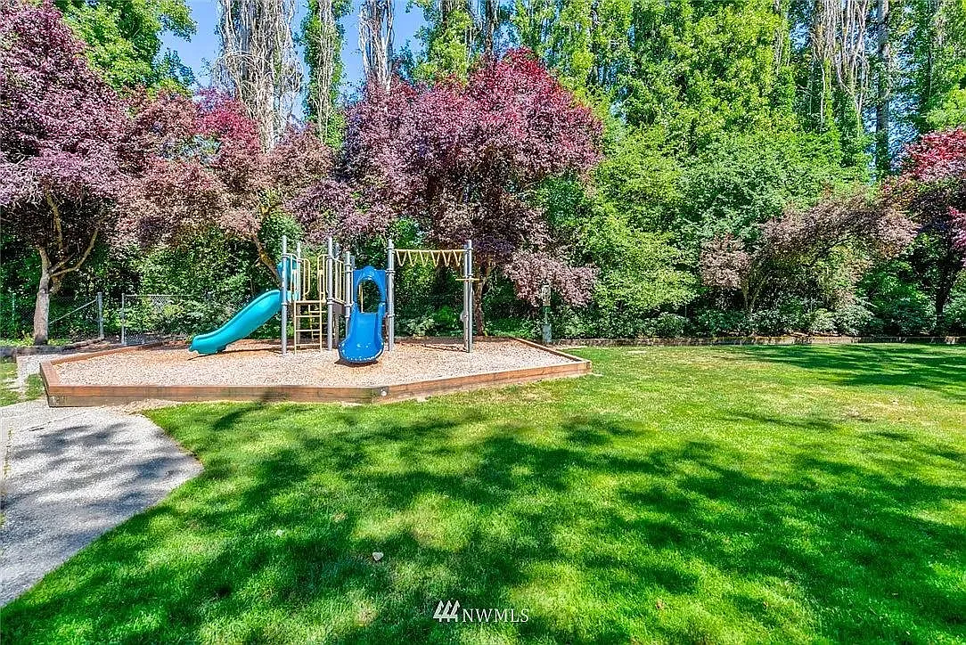 2 bed, 1.5 bath, 897 sqft, $2,600 — Photo 2