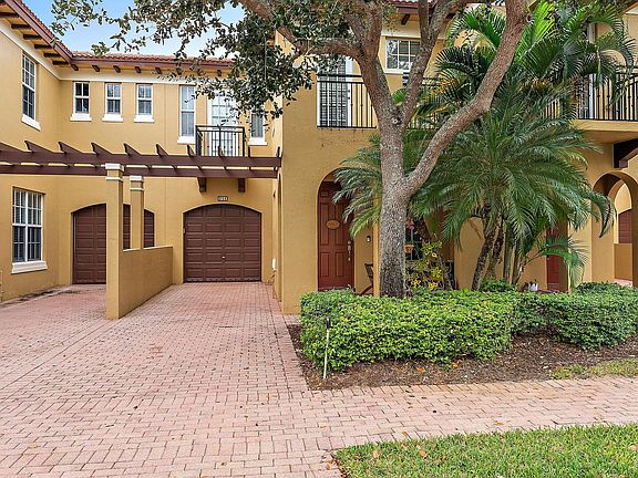 2nd image of 2789 Eagle Rock Circle #208