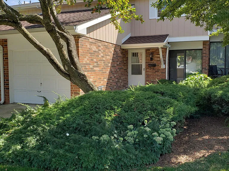 1188 Leicester Ct — Photo 1