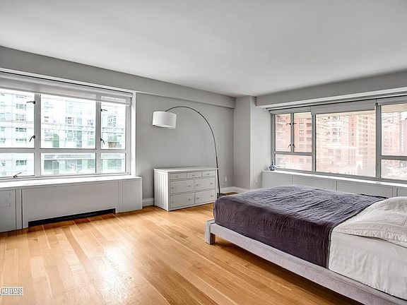 4th image of 200 E 66th St APT E604