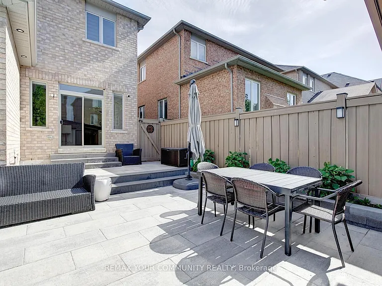 16 Muret Cres — Photo 45