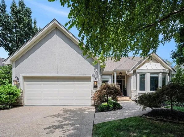 12615 Briar Dr, Leawood, KS 66209