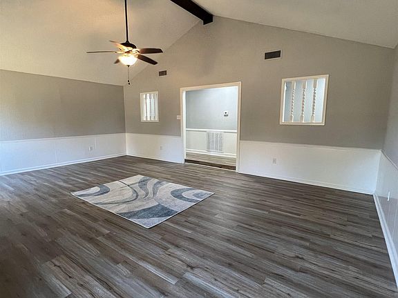 4th image of 8414 Victoria Dr