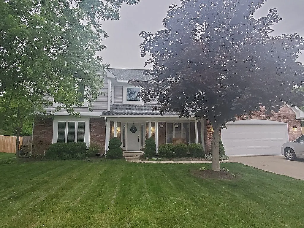 8309 Hampton Cir E photo 1