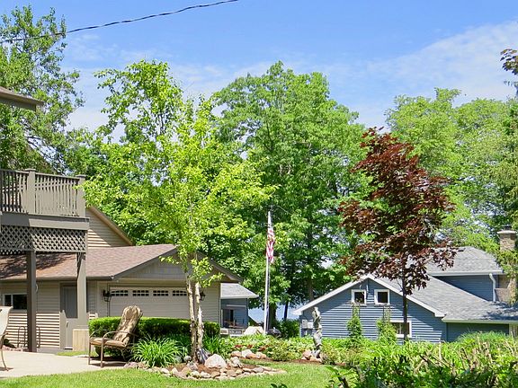 5th image of 40300 N Oak Dr