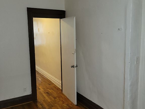 3rd image of 265 Marion St APT 1L