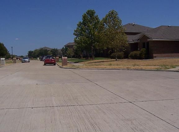 3rd image of 832 Horseshoe Ct