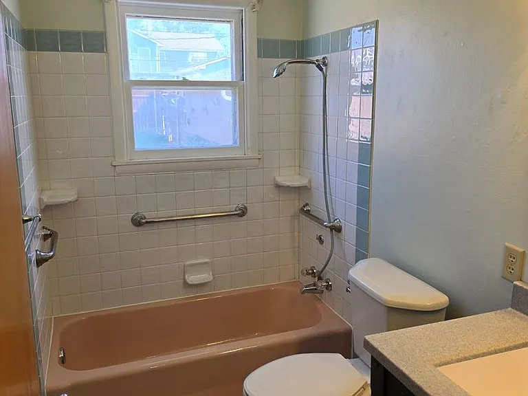 124 E Van Buren St — Photo 8
