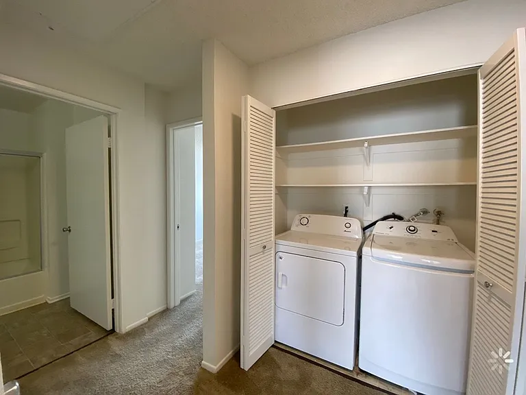 Farmdale Court Apartments — Photo 23