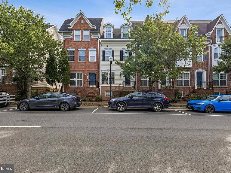 126 Cameron Station Blvd — Photo 1