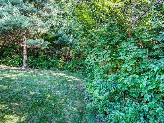 5th image of 734 Woodshire Way