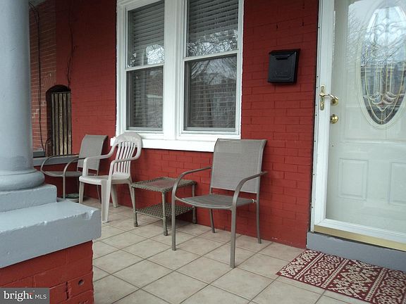 3rd image of 1532 W 4th St