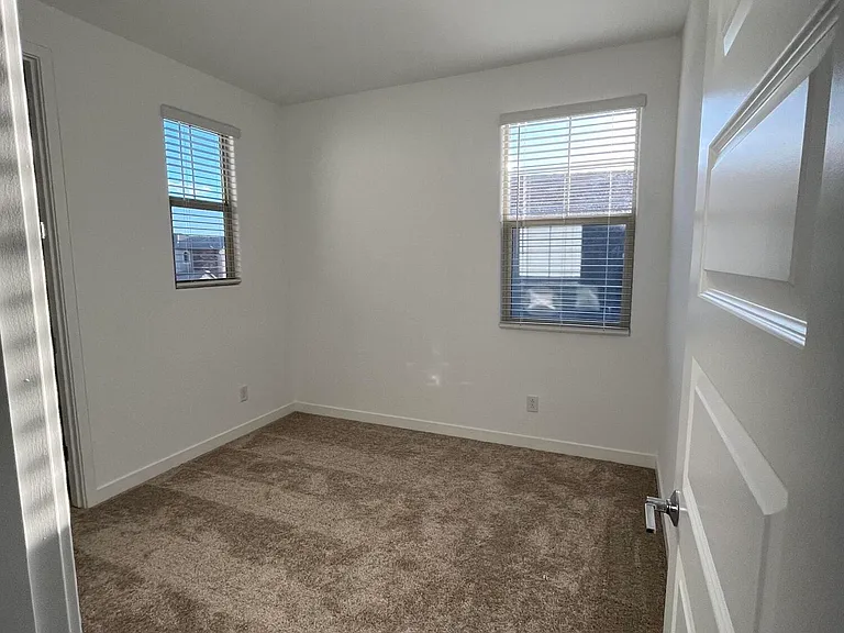 9426 W Sells Dr — Photo 27