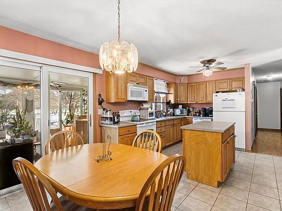 5th image of 536 North Ave