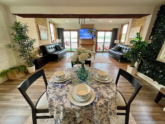 4th image of 2076 Gray Park Dr