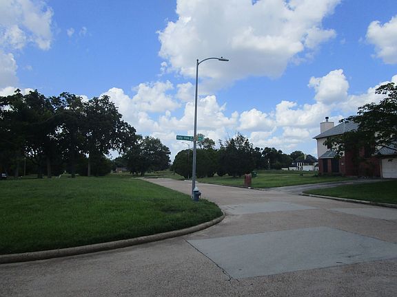 5th image of 5202 Holly View Dr