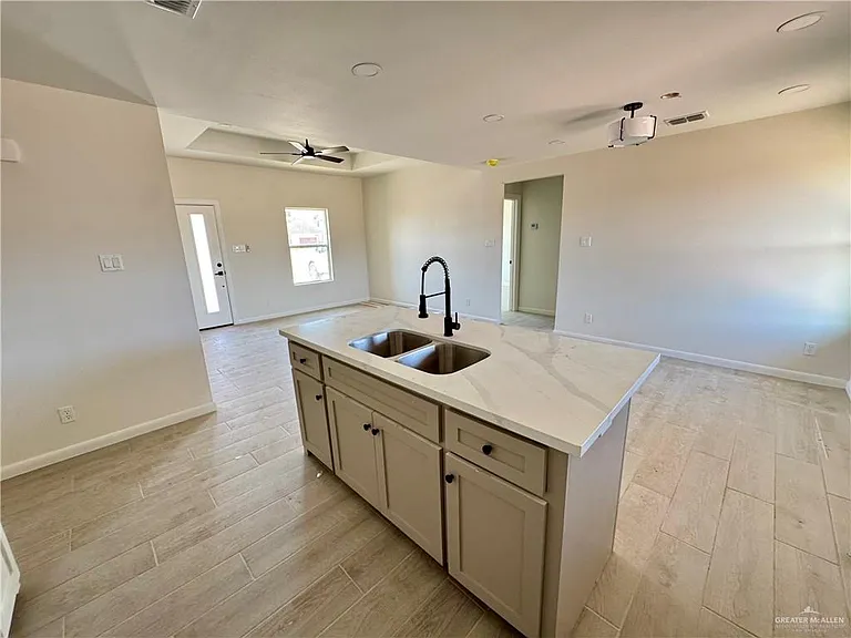 2209 Lana St — Photo 8