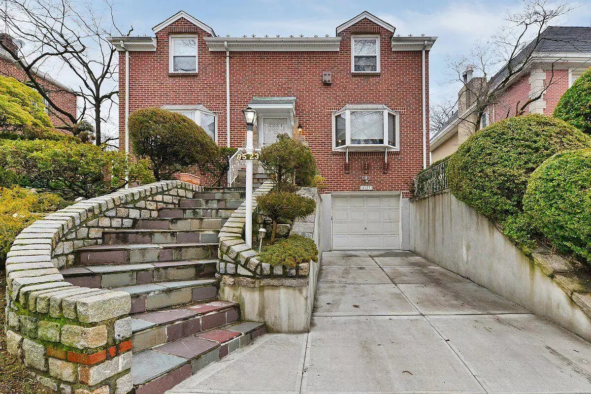 6 bed, 2.0 bath, $6,000 — Photo 1